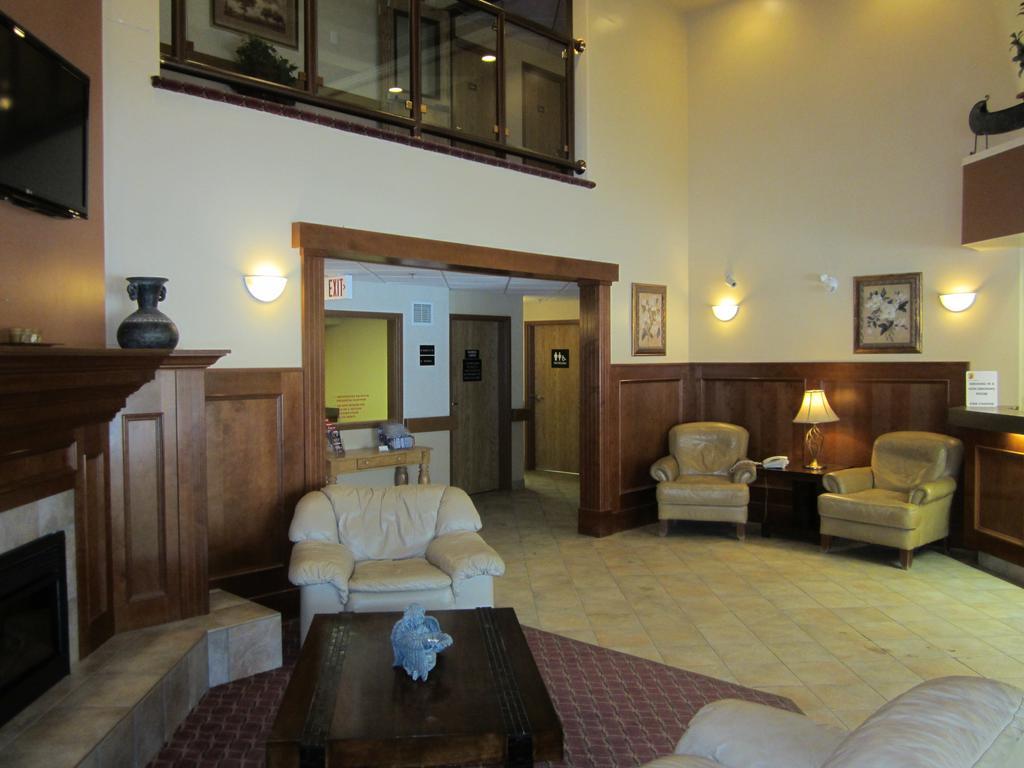 Super 8 By Wyndham Fort Nelson Bc Екстер'єр фото