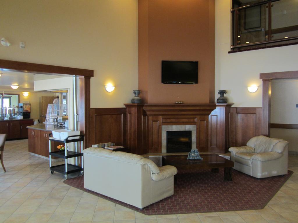 Super 8 By Wyndham Fort Nelson Bc Екстер'єр фото