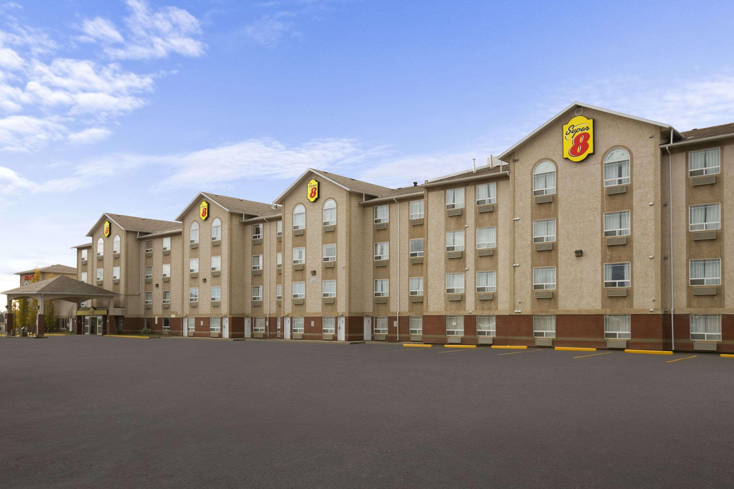 Super 8 By Wyndham Fort Nelson Bc Екстер'єр фото