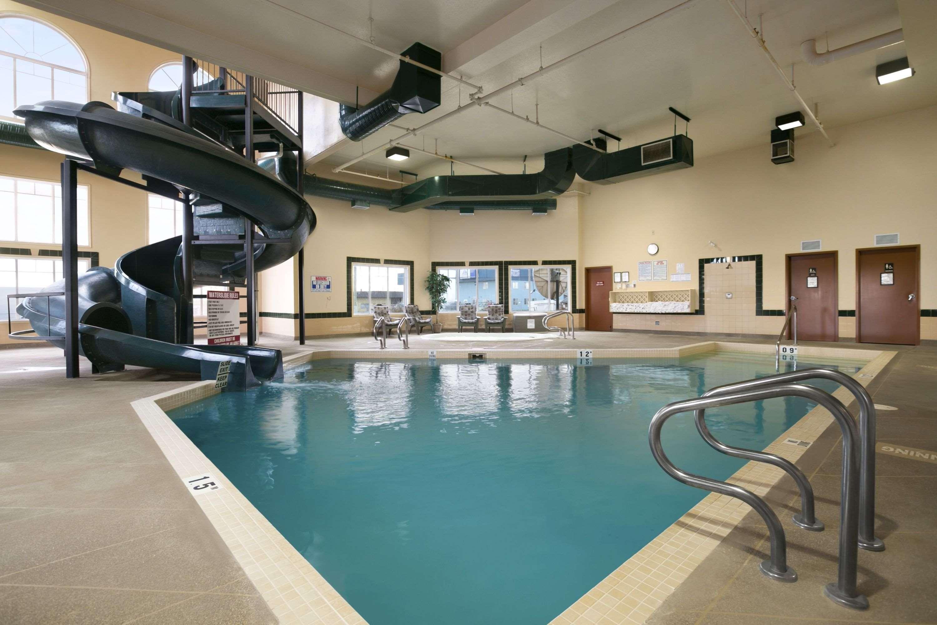 Super 8 By Wyndham Fort Nelson Bc Екстер'єр фото