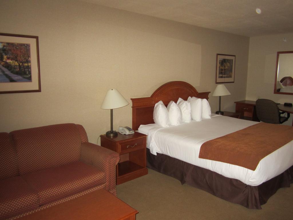 Super 8 By Wyndham Fort Nelson Bc Екстер'єр фото