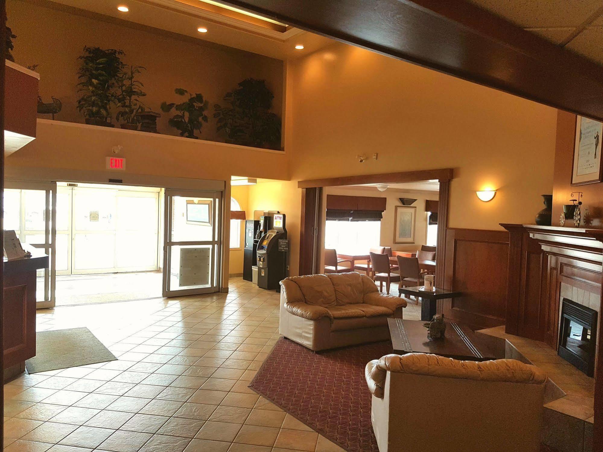 Super 8 By Wyndham Fort Nelson Bc Екстер'єр фото
