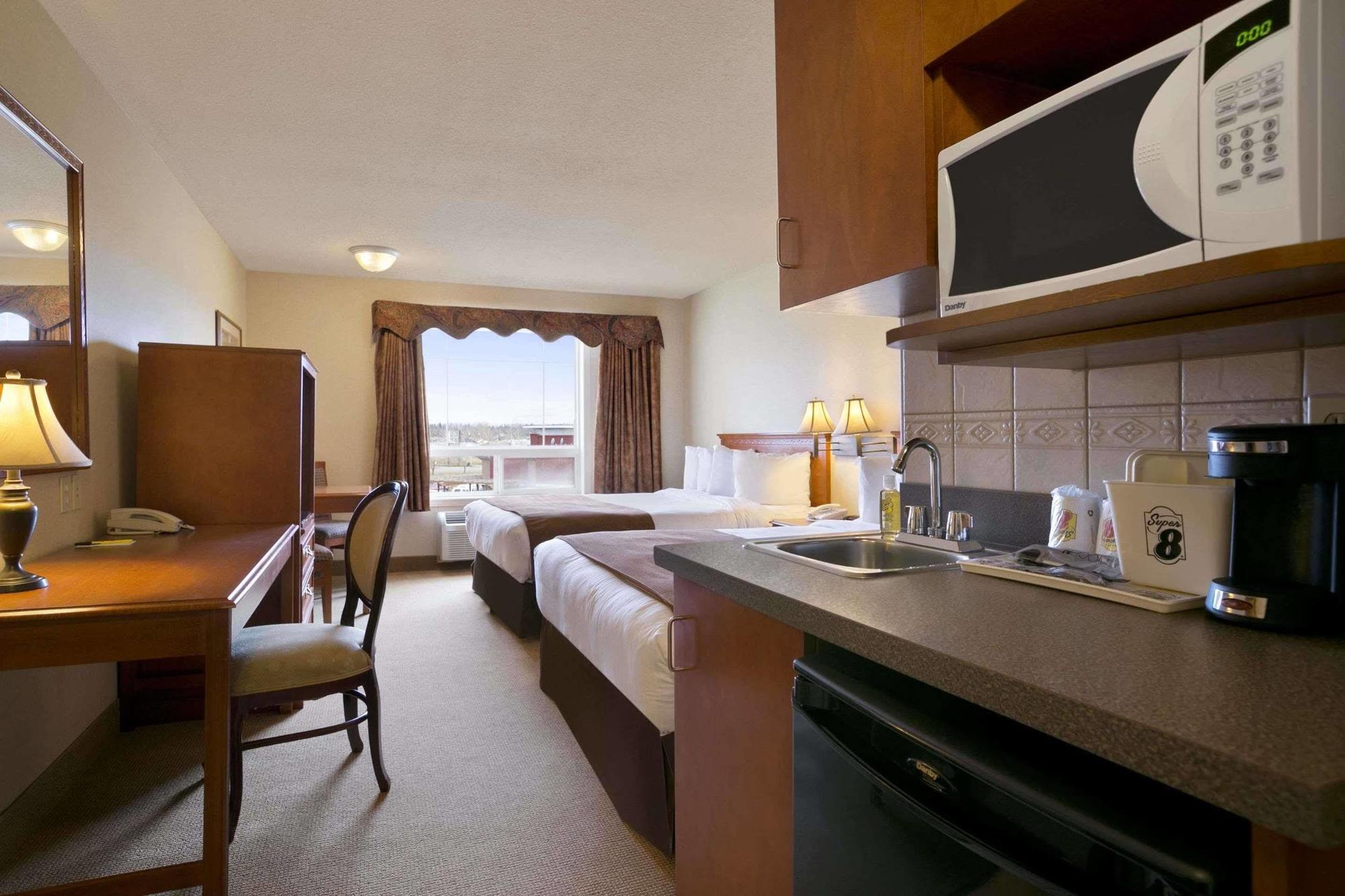 Super 8 By Wyndham Fort Nelson Bc Екстер'єр фото