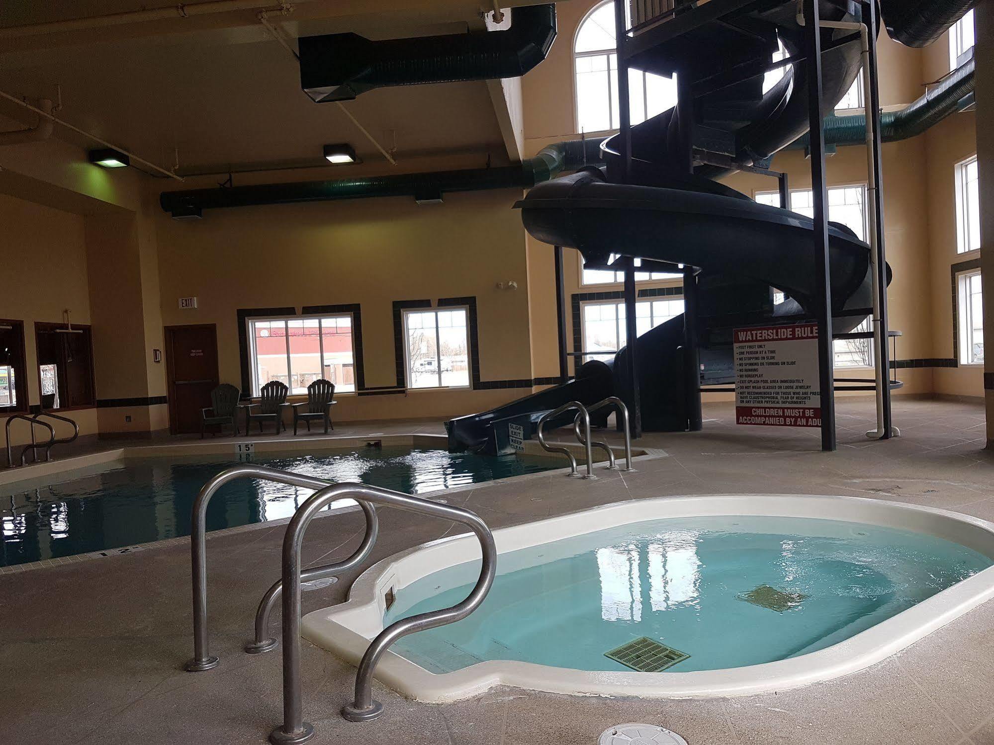 Super 8 By Wyndham Fort Nelson Bc Екстер'єр фото
